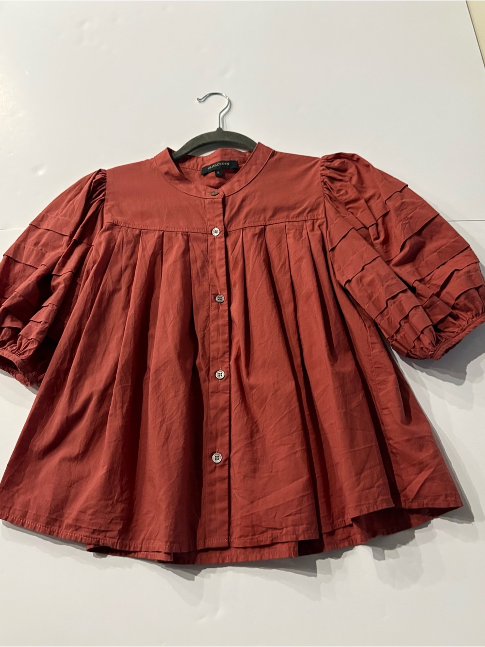 Olivaceous Brick Red Button-Up Collar Top cropped with puff sleeves